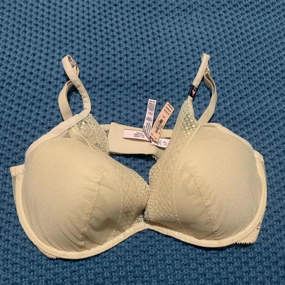 NWT Incredible by Victoria's Secret Plunge Tan‎ Beige Lace Bra Size 38D